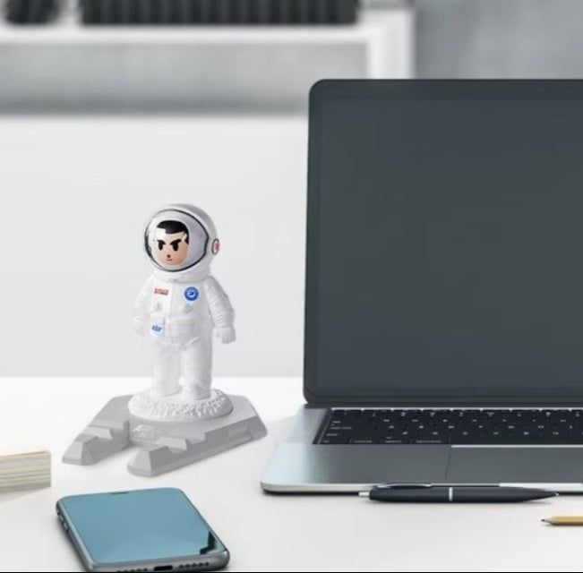 Astronaut Desktop Stand