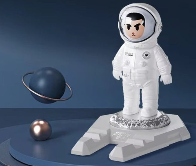 Astronaut Desktop Stand