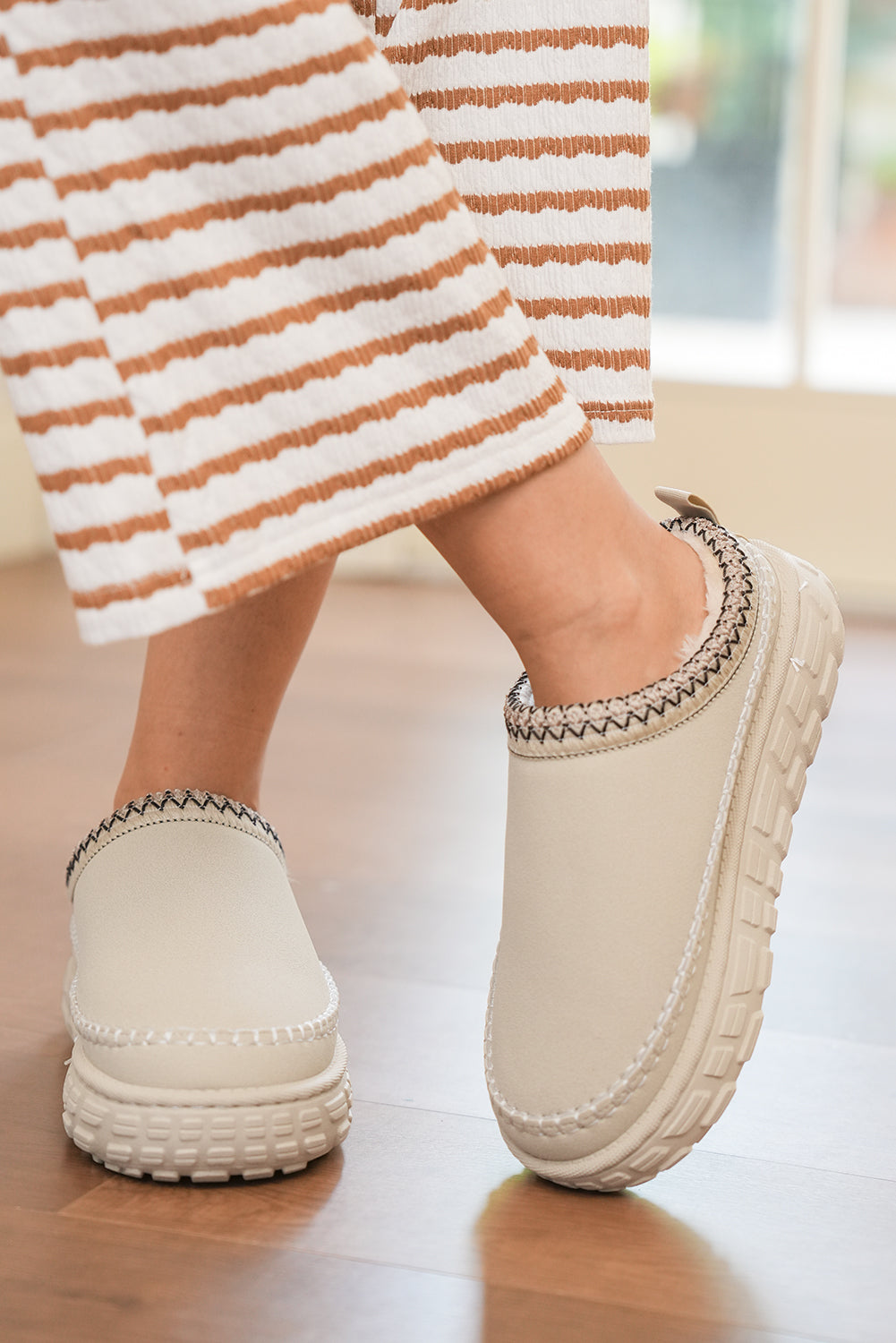 White Contrast Stitch Detail Faux Suede PU Patchwork Plush Winter Clog Slippers- Women